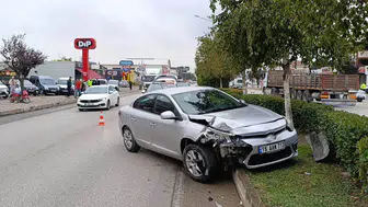 İnegöl'de kontrolden çıkan araç kazaya neden oldu: Sürücü yaralandı