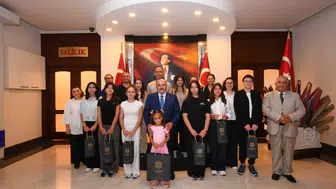 Balıkesir valisi öğrencilerin başarılarını kutladı