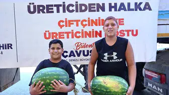 Denizli Büyükşehir, üreticinin karpuzunu ihtiyaç sahiplerine ulaştırıyor