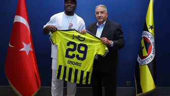 Emmanuel Emenike, Fenerbahçe Kulübü’ne Ziyaret Gerçekleştirdi