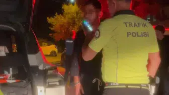 Bursa'da alkollü sürücü motosikletliye çarptı: 1 kişi yaralandı