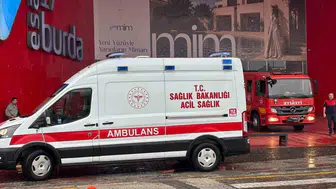 Çanakkale 17 Burda AVM'deki Teknosa Mağazasında yangın çıktı