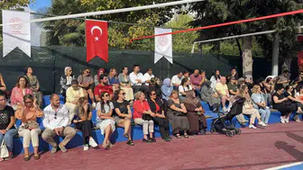 Yeni eğitim yılı İstanbul'da coşkuyla başladı: Okul bahçelerinde güvenlik önlemleri artırıldı