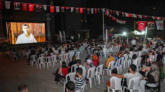 Tarsus'ta açık hava sineması etkinliği ile geçmişe yolculuk yapıldı