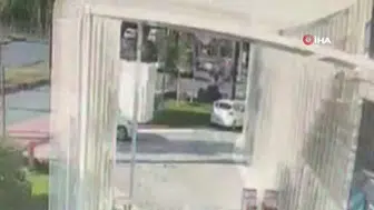 Antalya'da tur minibüsü, kamyonet ve otomobil çarpıştı: 17 yaralı