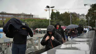 İstanbul'da sağanak yağış ve fırtına günlük yaşamı olumsuz etkiliyor