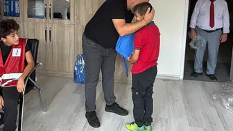 Kızılay Buldanlı öğrencilere çanta ve kırtasiye desteği sağladı