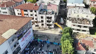 Sakarya'da kentsel dönüşüm çalışmaları başladı: Tığcılar Mahallesindeki ilk bina yıkıldı