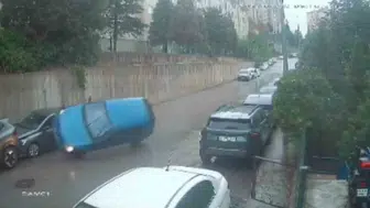 Bursa'da otomobil ters döndü, 3 kişi yaralandı