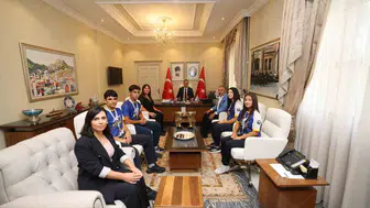 Vali Akbıyık, Türkiye şampiyonu rafting sporcularını kabul etti