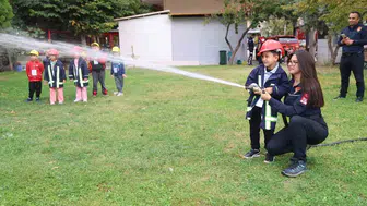 Minikler itfaiyecilik mesleğini yerinde öğrendi