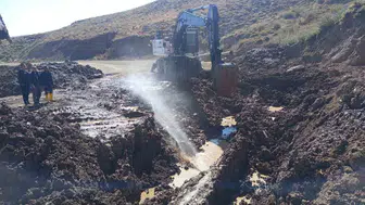 Hakkari’de zorlu doğa koşullarında su hattı onarım çalışması
