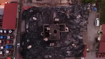 Konya'da apartmanın çatısında çıkan yangında ustaya zor anlar yaşatıldı