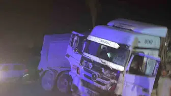 Yatağan'da tırın bariyerleri aşıp karşı şeride geçmesi sonucu 2 kişi yaralandı