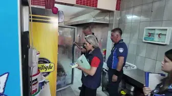 Adana'da okul kantinlerinde yasaklı gıda denetimi yapıldı