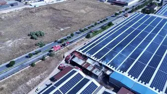 Kayseri'deki tekstil fabrikasında büyük yangın: Depo kısmı görüntülendi