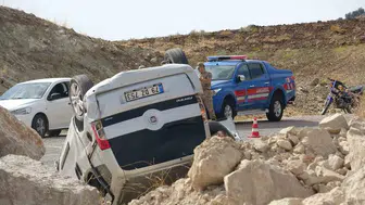 Kilis’te hafriyat kamyonu ile hafif ticari araç çarpıştı, 3 kişi ağır yaralı