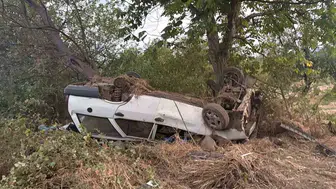 Bursa'da kontrolden çıkan otomobil şarampole yuvarlandı: 8 kişi yaralı