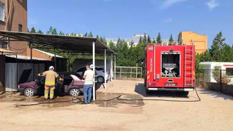 Reyhanlı'da park halindeki TOFAŞ marka araçta yangın çıktı