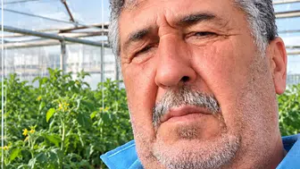 Serada sulama yaparken kalp krizi geçiren çiftçi hayatını kaybetti