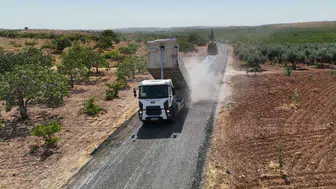 Birecik’te 40 kilometrelik grup yoluna sathi asfalt kaplama çalışmaları devam ediyor