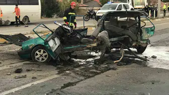 Alkollü sürücünün aracı, Fiat Tofaş otomobili ikiye böldü: 2 yaralı