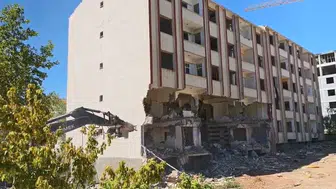 Elazığ’da kentsel dönüşüm: iki bina tek hareketle yerle bir edildi