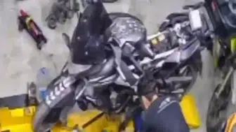 Usta çırağının emeğini değerlendirdi: Doğum günü hediyesi olarak motosikletini hediye etti