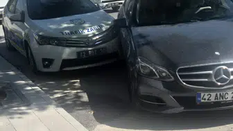 Konya'da trafik kazasında devrilen taksi yol ortasını kapattı: 1 yaralı