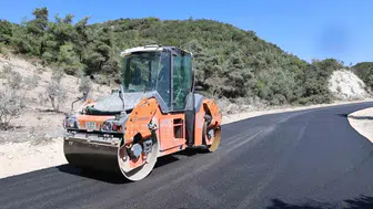 Yayladağı'nda üç mahalleyi birleştiren yol çalışmaları hızlandı
