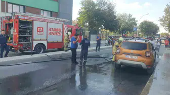 Avcılar'da park halindeki araçta çıkan yangın paniğe neden oldu