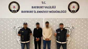 Bayburt'ta sahte yol izin belgesiyle yakalanan iki düzensiz göçmen sınır dışı ediliyor