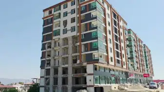 Hatay'da depremzedelerin korkulu rüyası: 8 katlı bina tehlike saçıyor