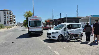 Adıyaman'da motosiklet ile hafif ticari aracın çarpışması sonucu bir kişi yaralandı