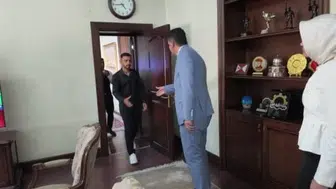 Vali Kalaylı, Türk bayrağını düzeltmek için direğe tırmanan gence teşekkür etti
