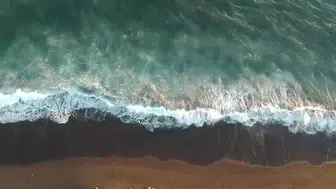 Hatay'da rip akıntısına kapılan gençler kurtarıldı