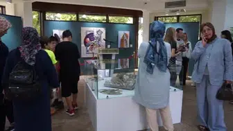 Esenyurt Sanat Merkezi'nde burcu aracı'nın göz alıcı sergisi açıldı