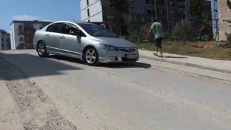 Bozuk yollar toplu konut sakinlerini isyan ettirdi