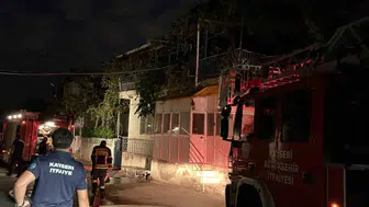 Kayseri'de mangal faciası: iki evin çatısı alev alev yandı