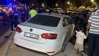 Adıyaman'da kontrolden çıkan otomobil park halindeki araca çarptı: 5 yaralı