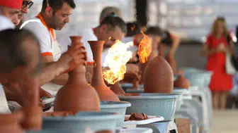 Uluslararası Menemen çömlek festivali bu yıl müziğiyle de büyüleyecek