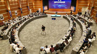 AK Parti İstanbul Gençlik Kolları diplomasi atölyesi ile geleceğin liderlerini eğitiyor