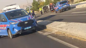 Batman'da direksiyon hakimiyetini kaybeden otomobil takla attı, 4 kişi yaralandı