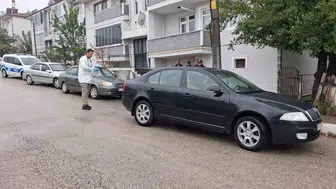Otomobilinden indikten sonra yere düşen şahıs hayatını kaybetti