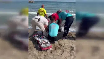 Karasu'da denizde hareketsiz bulunan vatandaşa acil müdahale: Kalp masajı yapıldı