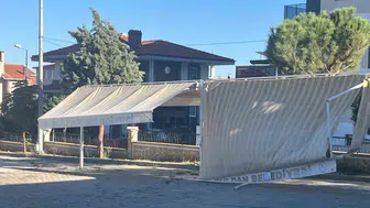 Buldan'da veliler kırık gölgelik yüzünden şikayetçi oldu