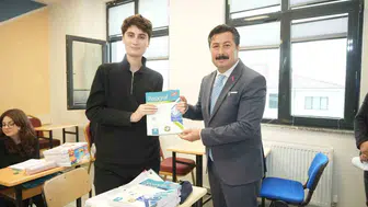 Yenişehir Belediyesi'nden üniversite adaylarına 3 bin kitap desteği