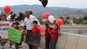 Çorum'da çocuklar Gazze için gökyüzüne uçurtma ve balon bıraktı