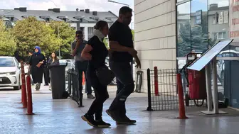 Bursa'da köprü bariyerlerine çarpan araçta iki kişi yaralandı