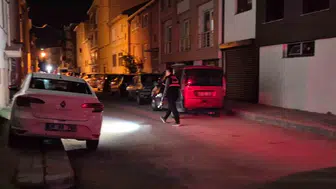 Eskişehir'de 2'nci kattan düşen bir adam hastaneye kaldırıldı